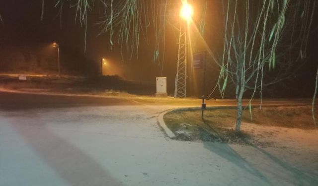 Denizli’nin yüksek kesimleri beyaza büründü