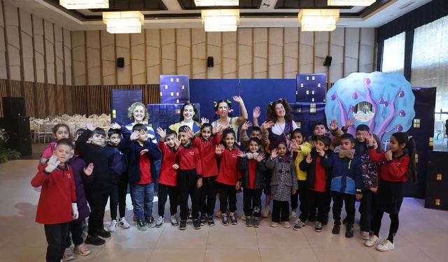 Eğlenceli ve Öğretici Çocuk Tiyatrosu, Miniklerden Büyük Beğeni Topladı