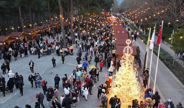 Denizli Büyükşehir’in Yılbaşı Festivali renkli görüntülerle başladı