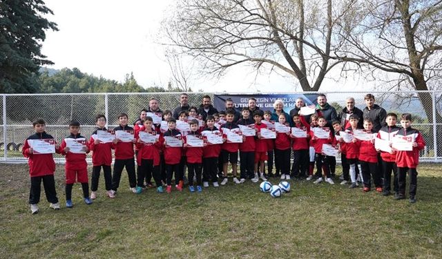 Büyükşehir’den geleceğin yıldızlarına futbol kampı