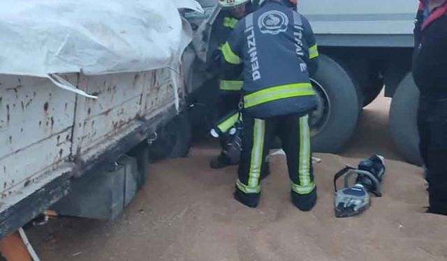 Yoldan çıkan sürücü seyir halindeki tıra çarptı