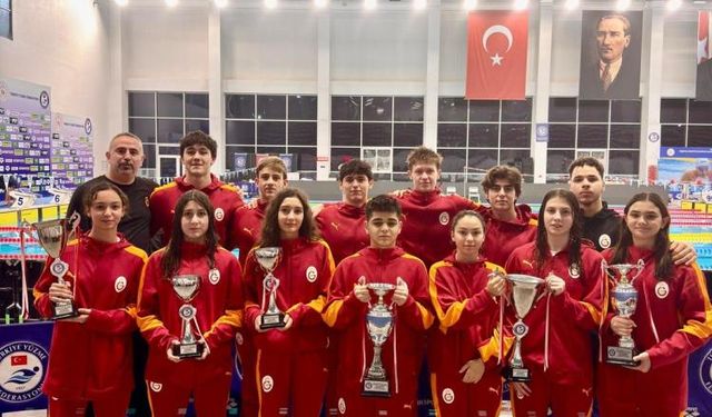 Denizlili sporcu yüzmede üç Türkiye rekoru kırdı
