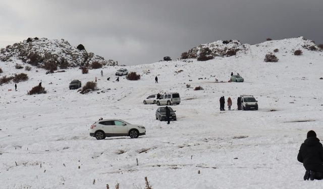 Denizli Nikfer Kayak Merkezi'nde yoğunluk erken başladı