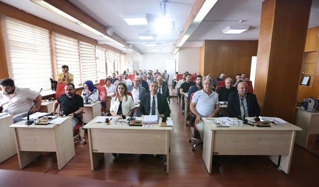 AK Parti’den açılış öncesi CHP lideri Özel’e çağrı