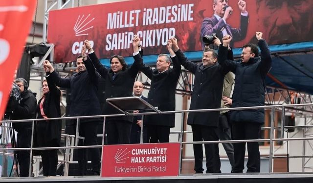 CHP Genel Başkanı Özel: "Seçim sath-ı mailindeyiz, kapı kapı gezmeye var mısınız?"