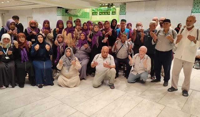 Denizli'li umrecilerden Kâbe’de duygusal veda