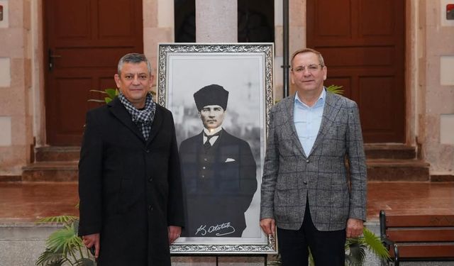 Özgür Özel’den Ayvalık Belediyesi’ne Ziyaret