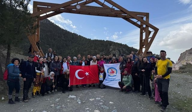 Doğaseverler Denizli’nin yeşilliklerine yürüyor