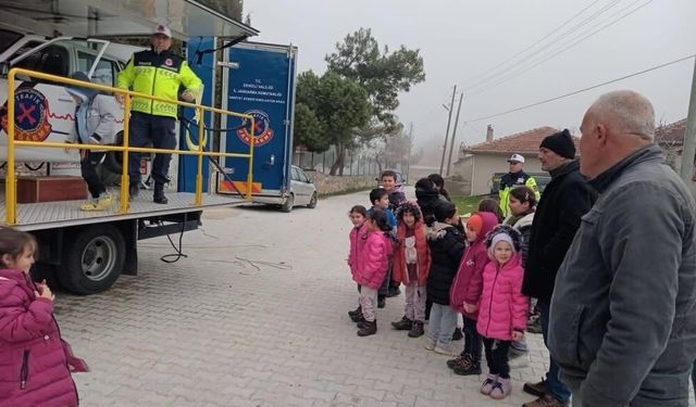 Jandarmadan çocuklara emniyet kemeri eğitimi