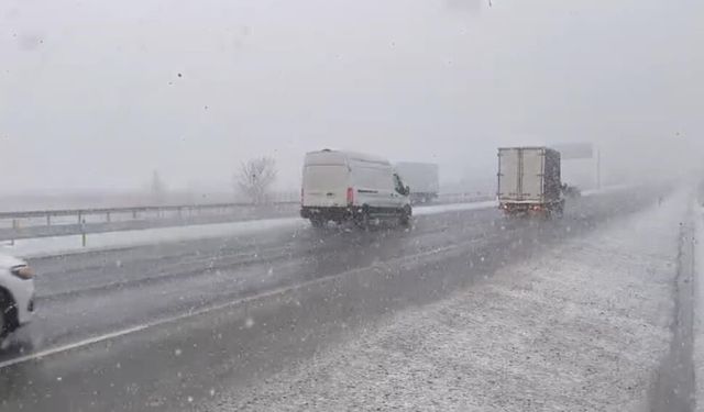 Denizli'nin yüksek kesimlerinde kar yağışı etkili oluyor