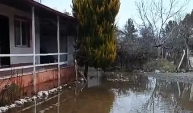 Su Sorunu Bitmiyor: Aile Gece 01.00’e Kadar Motorla Su Tahliye Etti