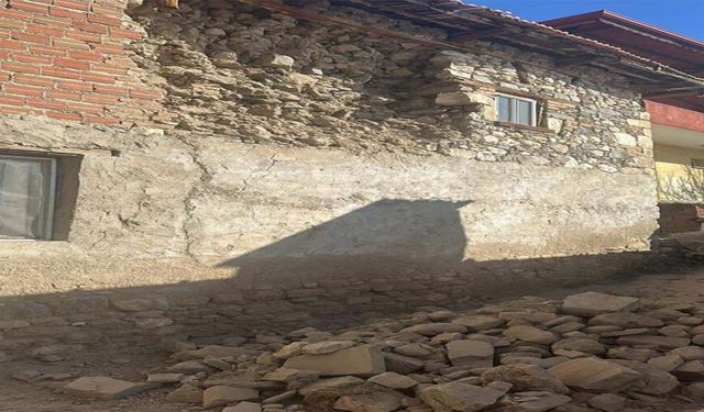 İki ilçede hasara neden olan depremle ilgili saha çalışması başlatıldı