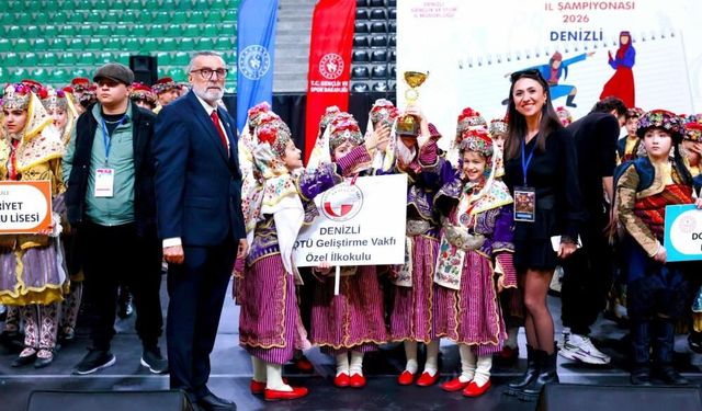 Halk oyunlarında okullar sahne aldı