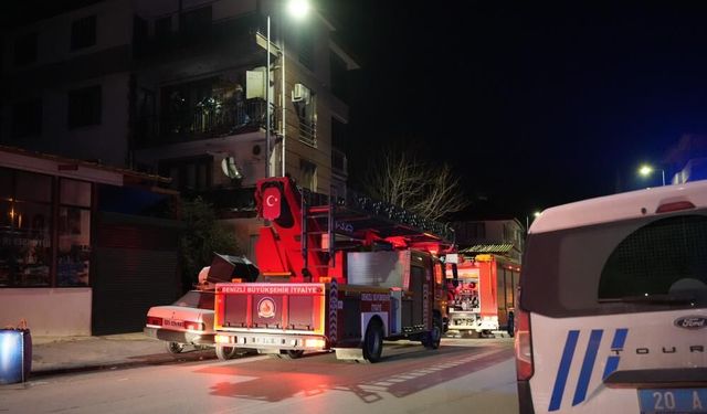 Balkondaki kombiden çıkan yangın mahalle sakinlerini korkuttu