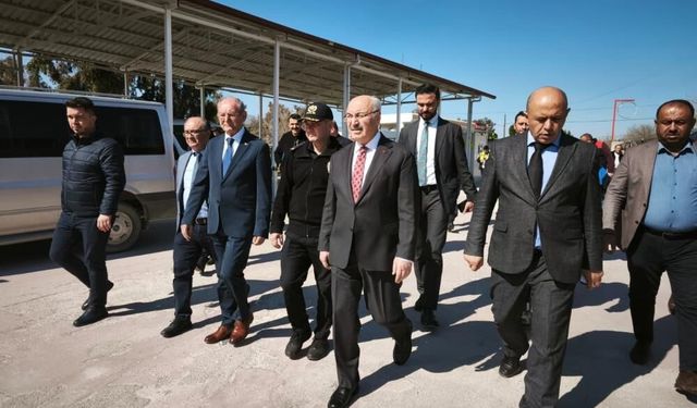 Vali Köşger açıklama yaptığı sırada artçı depreme yakalandı