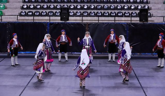 Denizli’de halk oyunları şöleninde finalistler belli oldu