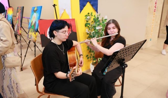 Gençler kültür sanat yarışmalarında sahnede boy gösterdi