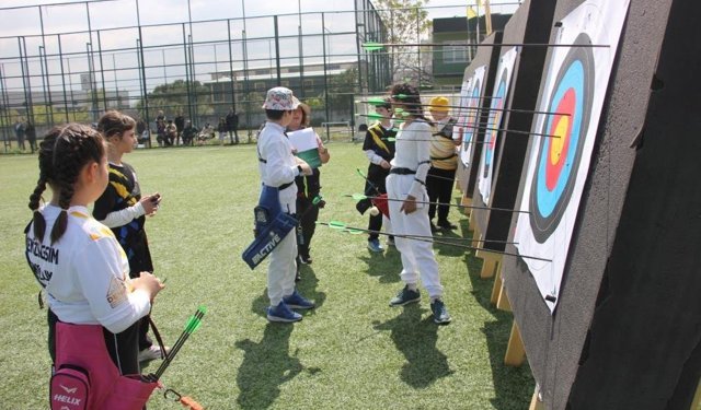 Denizli’de okçular 23 Nisan için yarıştı