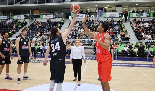 “Eğitime Destek Maçı” İçin Parkeye Çıktılar