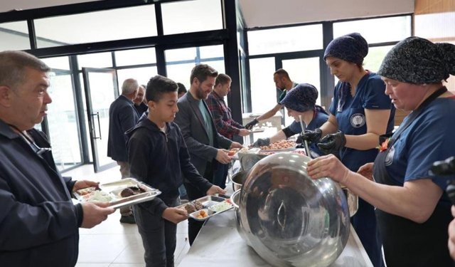 Tavas'ta emeğin bayramı sofrada kutlandı; Başkan Tatıl'tan anlamlı buluşma