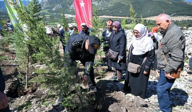 Denizli’de 28 Polis Şehidi Anısına 200 Fidan Toprakla Buluştu