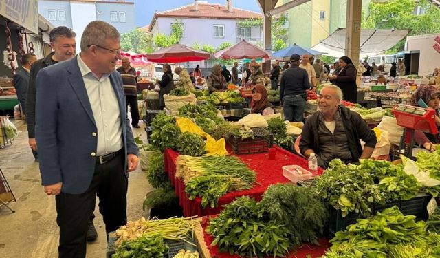 Başkan Subaşıoğlu Pazar Esnafı Ve Vatandaşlarla Buluştu