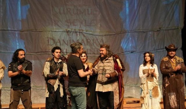Uluslararası Tiyatro Festivali Denizli’ye Sanat Rüzgarı Estirdi
