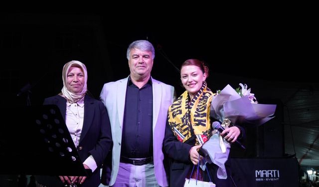 Çardak'ta 19 Mayıs Coşkusu Mahperi Konseri İle Zirveye Ulaştı!