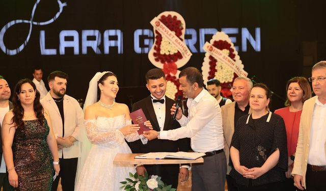 Siyaseti Buluşturan Düğün: Hakan Çetinkaya Kızını Evlendirdi