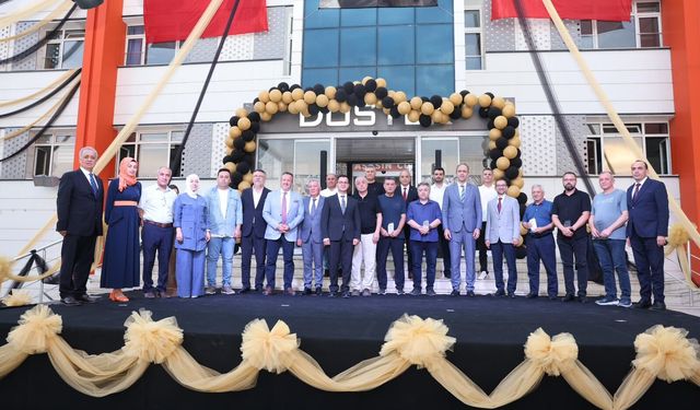 Dostek Koleji'nde 228 Öğrenci  Mezuniyet Heyecanı Yaşadı