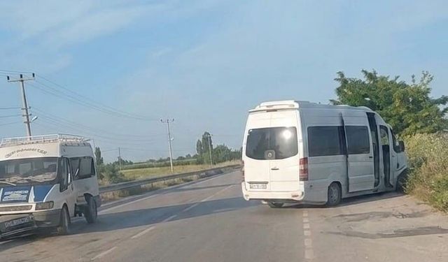 Denizli'de İşçi Servisleri Çarpıştı; 10 Yaralı