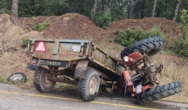 Buldan'da Yağış Nedeniyle Devrilen Traktör Sürücüsü Kurtarılamadı