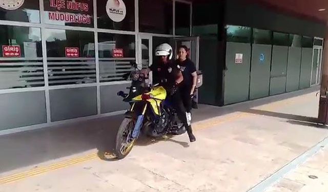 Denizli’de Polisler Kimlik Sorunu Yaşayan Öğrencileri Sınava Son Anda Yetiştirdi