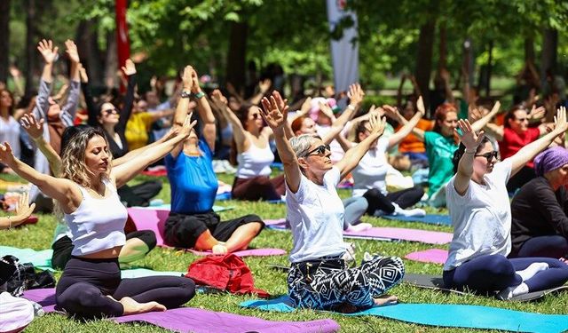 Denizli, Dünya Yoga Günü’nde Büyükşehir ile Nefes Aldı
