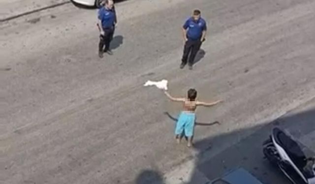 Denizli'de Yarı Çıplak Sokağa Çıkan Kadın Daha Sonra 3. Kattan Atladı