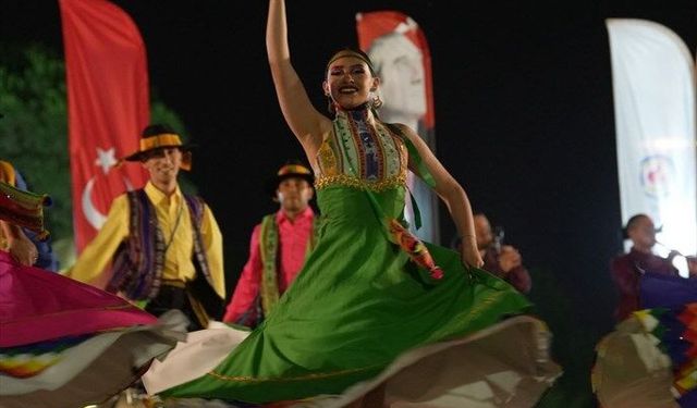 20. Uluslararası Halk Dansları Festivali’nde Coşku Sürüyor