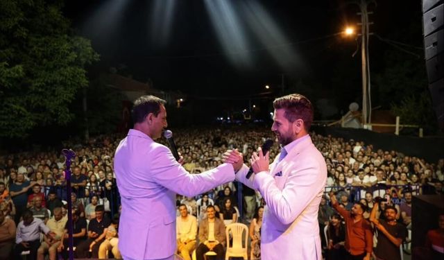 Tavas’ta Zeybek, Kültür ve Sanat Festivali’nde Rafet El Roman Rüzgarı Esti