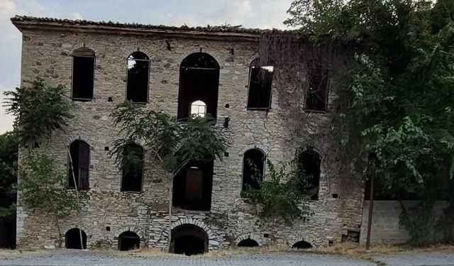 Tarihi Tavas Taş Han Ayağa Kaldırılmayı Bekliyor