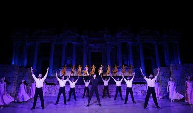 Sanat Şehri Denizli’de Tarihi Gece: “Zorba” Balesi Hierapolis’te Sahnelendi