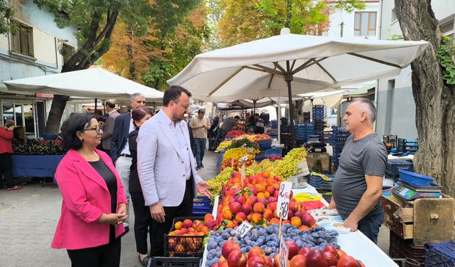 YENİ Parti’li Arpacı Kütahya Pazarında: “Bereketi Bol Da Cepler Boş”