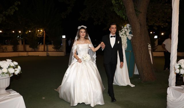 Büşra Akcan ve Emre Özkol Dünyaevine Girdi