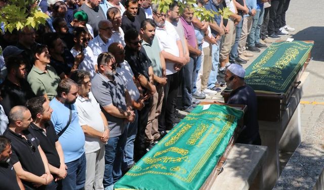 Denizli'de Kazada Ölen Genç Annesi İle Aynı Mezara Defnedildi