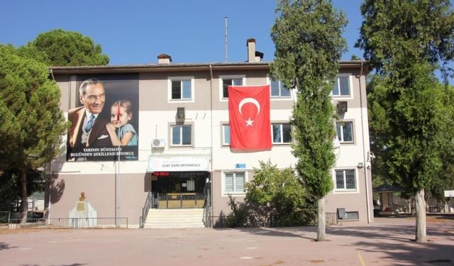 Depreme Dayanaksız Olduğu Belirlenen Okulda Belirsizlik Sürüyor