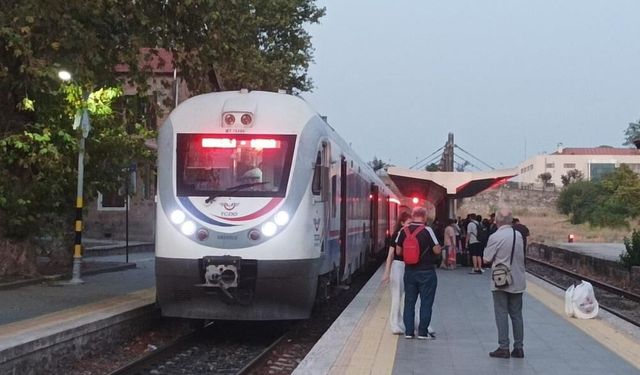 Denizli - İzmir Treni Arıza Yaptı