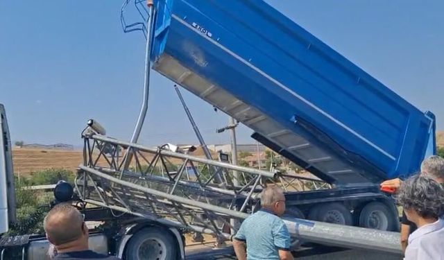 Tırın Açık Unutulan Tırı Dorsesi, EDS Levhasını Yerinden Söktü