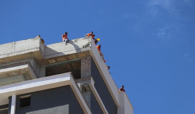 Denizli’de Çatıya Çıkan İşçiler İle Firma Arasında Mutabakat Sağlandı