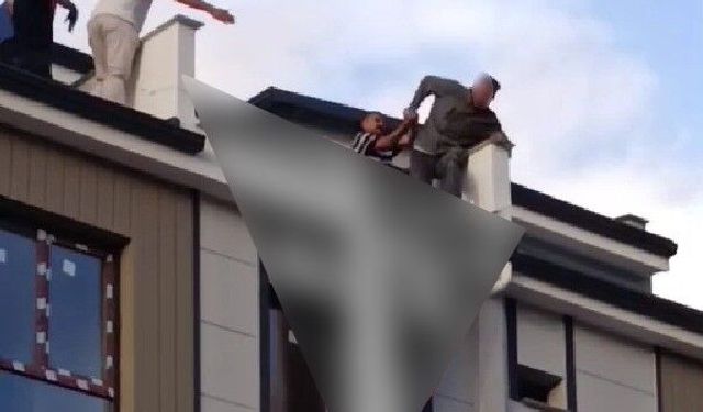 Denizli'de Eşiyle Tartışıp Çatıya Çıkan Genci Başkan Son Anda Çekip Aldı
