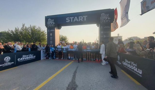 Lykos Yarı Maratonu'nda Binlerce Kişi Koştu