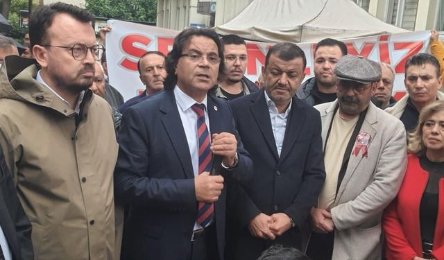 Başkan Doğan’ın Destekçileri İkinci Günde'de Belediye Önünde Buluştu