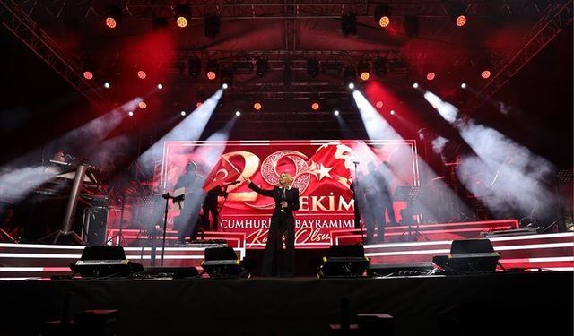 Denizli  Büyükşehir'den Cumhuriyet'e Yakışır Kutlama